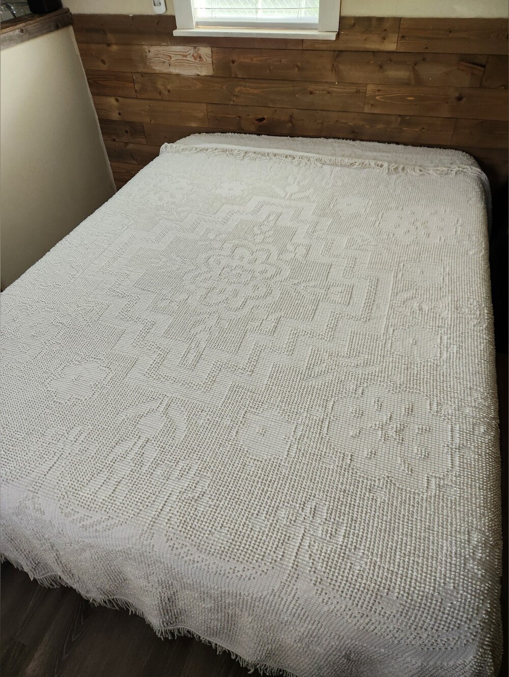 Hobnail Chenille Heavyweight Vintage Bedspread 108x114 King